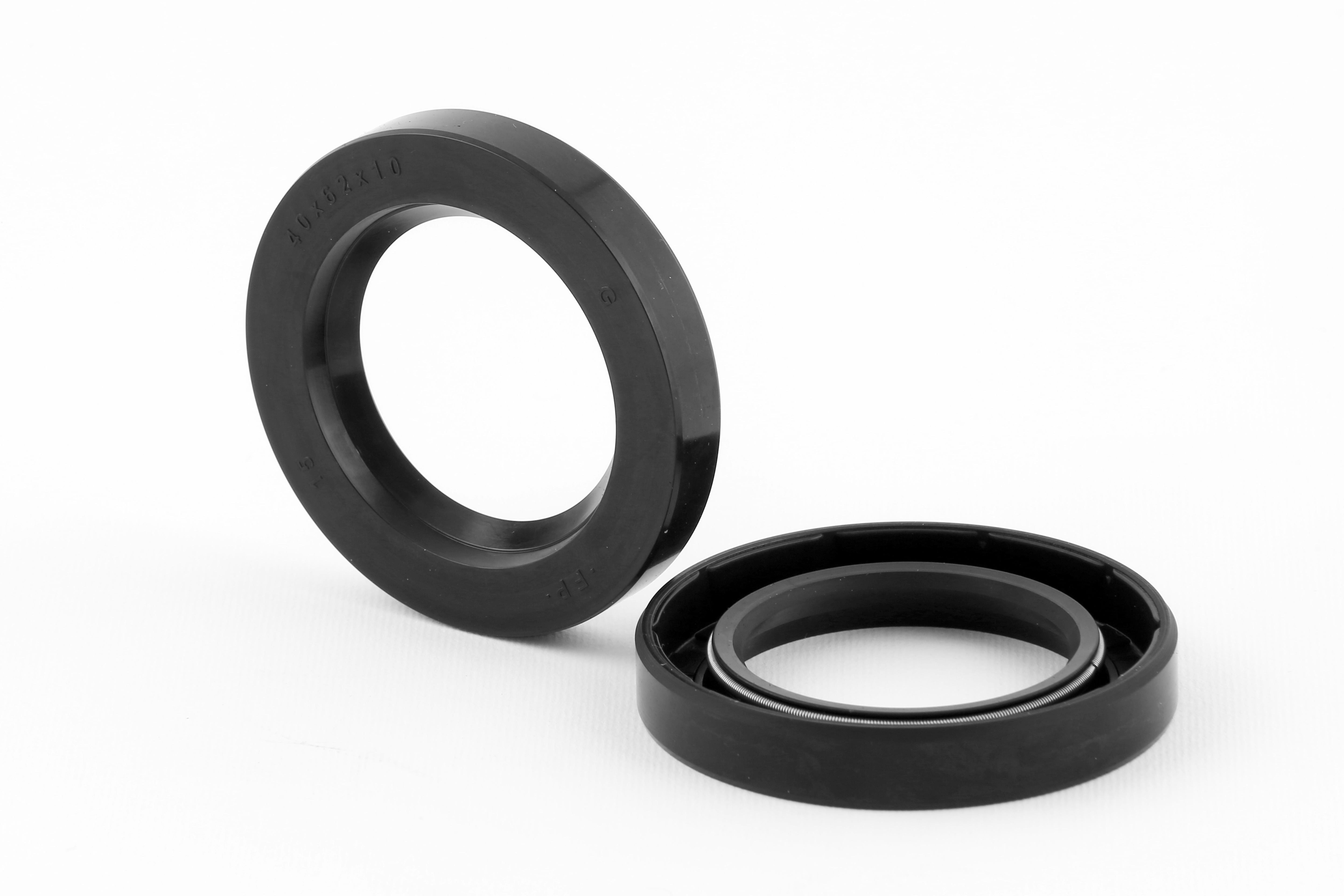 ROTARY SHAFT SEALS WITH RUBBER OUTSIDE (ALL TYPES)